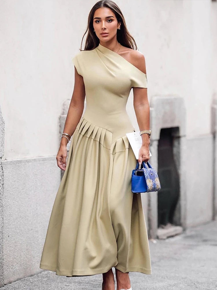 Vestido Maxi Assimétrico Linha A com Drapeado e Franzido