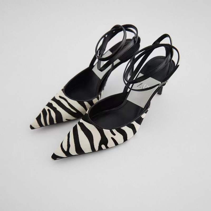 Scarpin Zebra Salto 