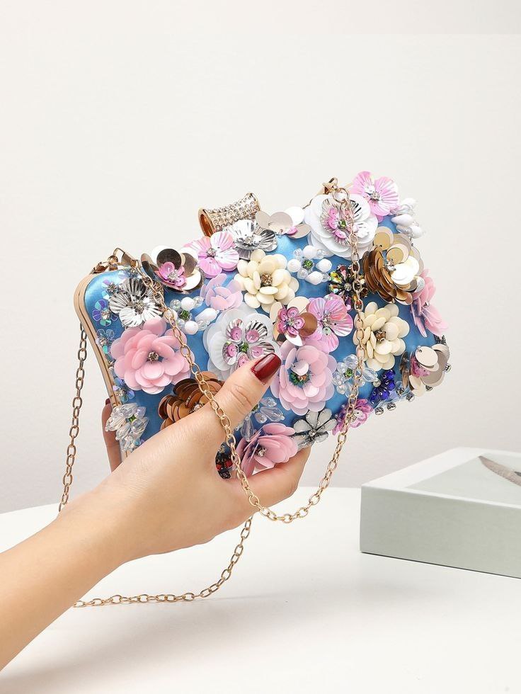 Clutch Flor e Strass